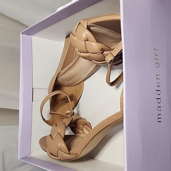 NIB- Madden Girl Quilted Barbie Cafe/Latte Colored Sandal - Picture 8 of 8